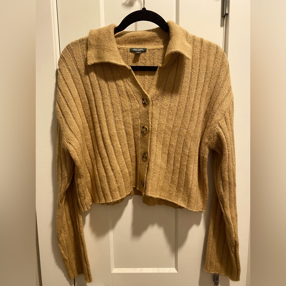 Wild Fable Collared Button Cropped Sweater. Color- Tan. Size Medium.